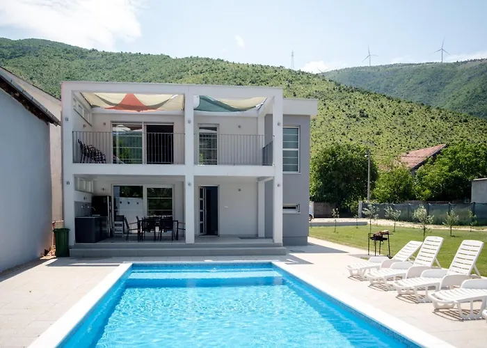 Villa Aqua