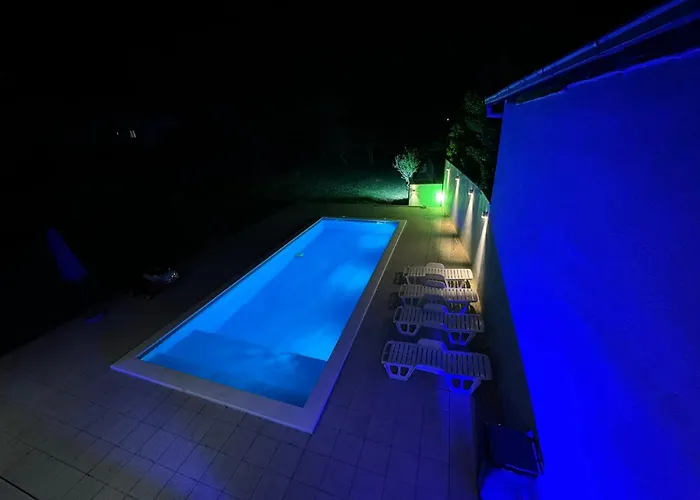 Villa Aqua